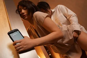 Bà xã đi họp lớp rồi nắc với nyc mặc cho gã chồng ở nhà chờ